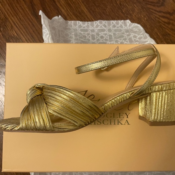 Hudson size 6 - Jewel by Badgley Mischka - Picture 1 of 4
